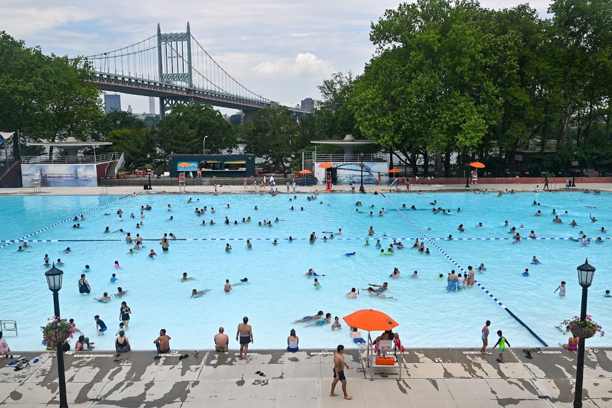 Astoria Pool