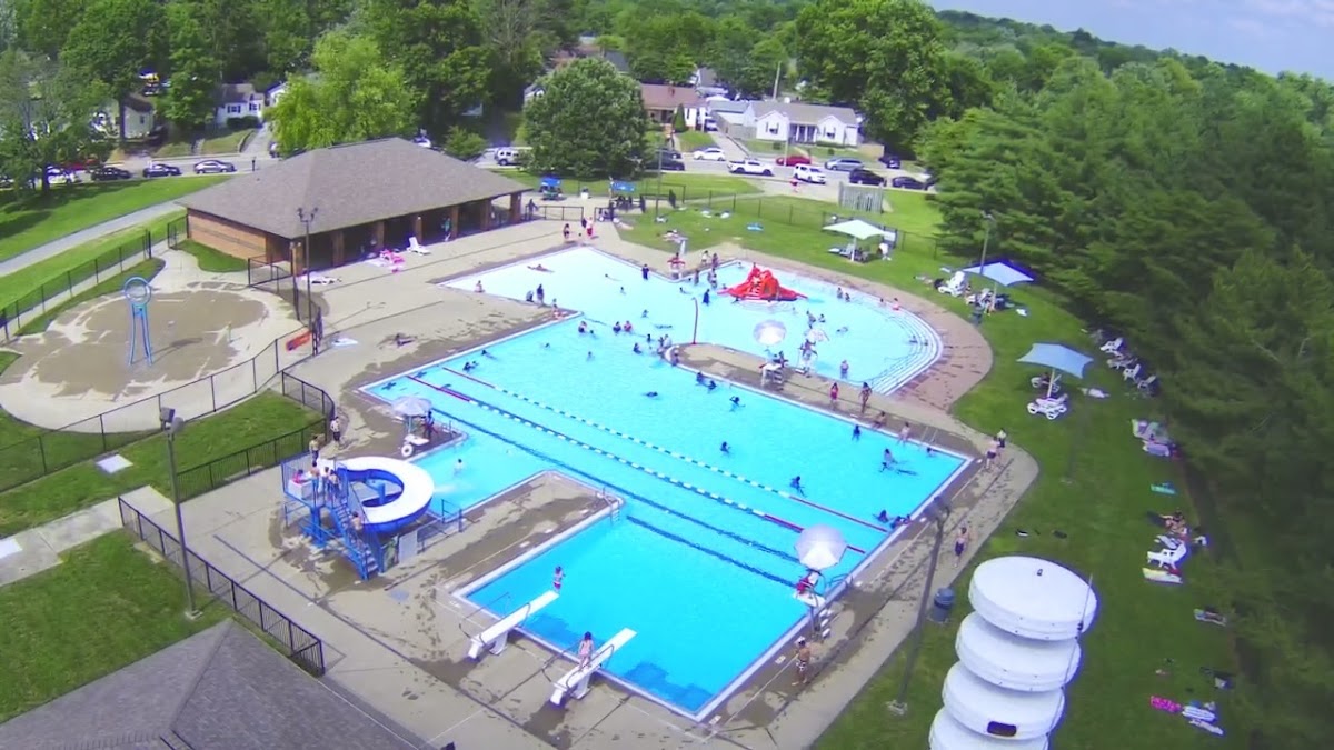 Castlewood Aquatic Center & Sprayground