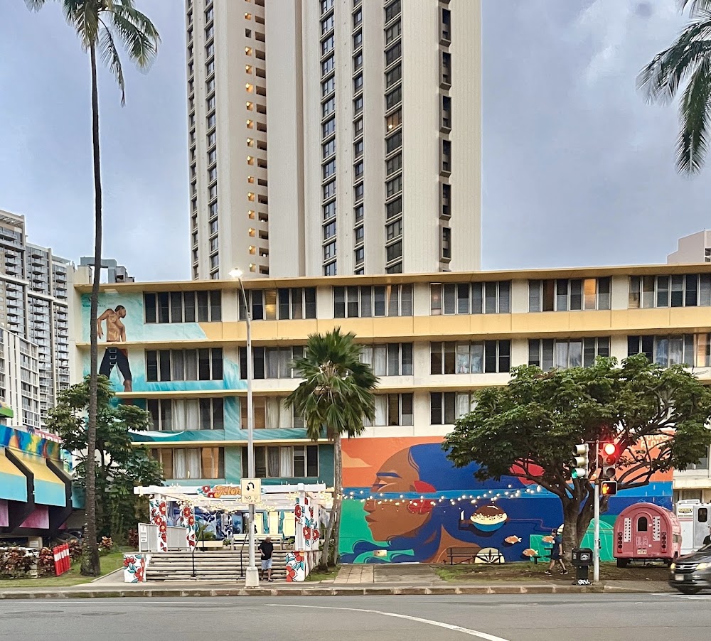 Central YMCA of Honolulu Pool