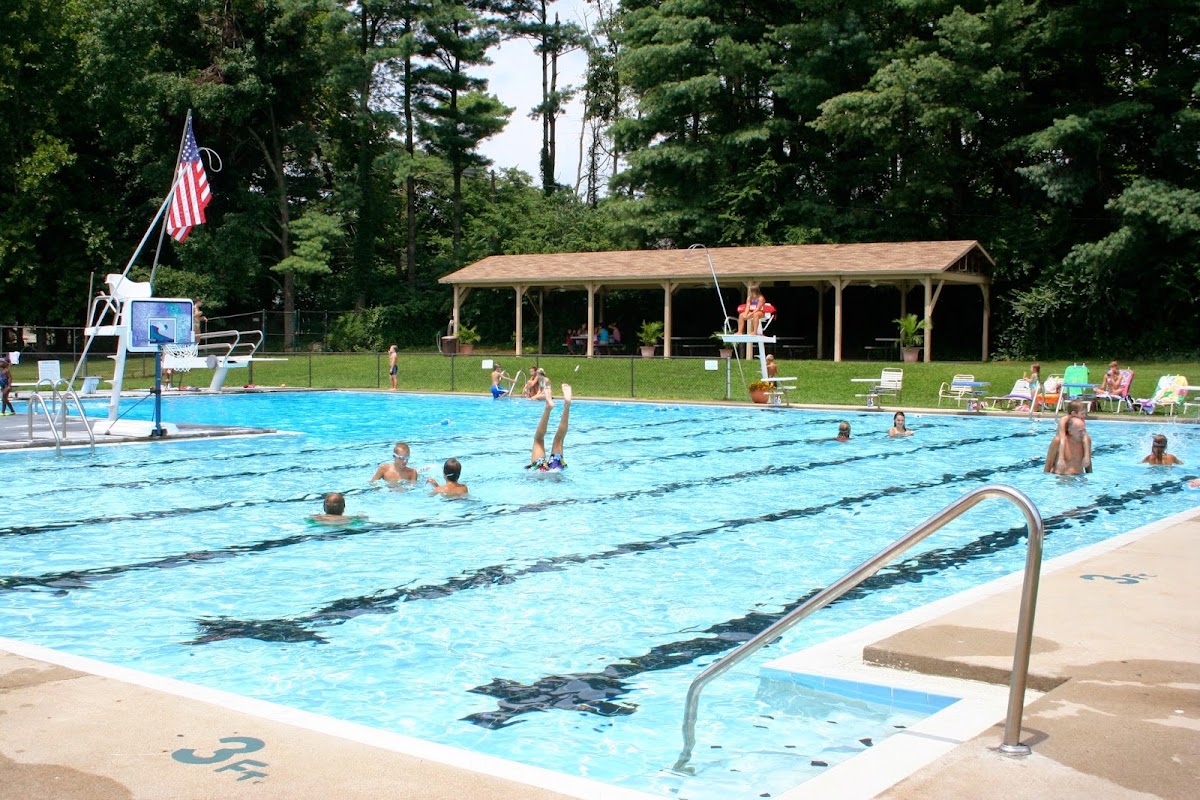 Crestwood Hills Recreation Center and Pool