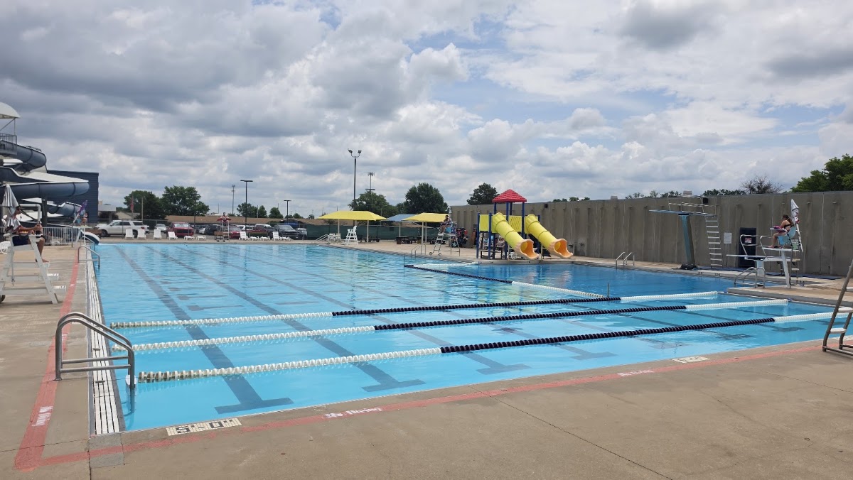 Dewey Gunzelman Municipal Swimming Pool