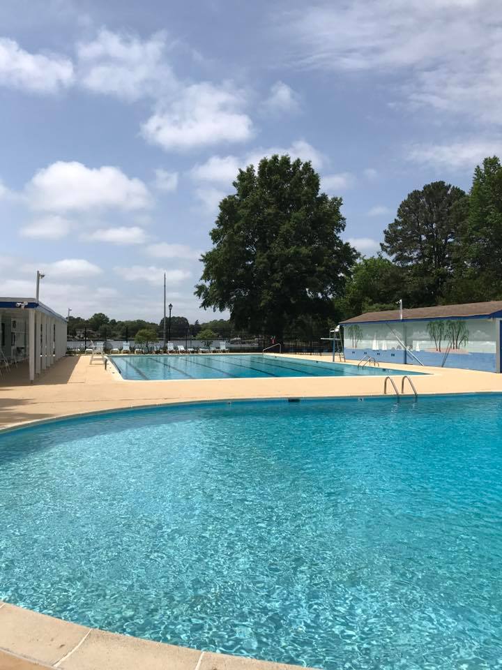 Elizabeth Lake Estates Pool
