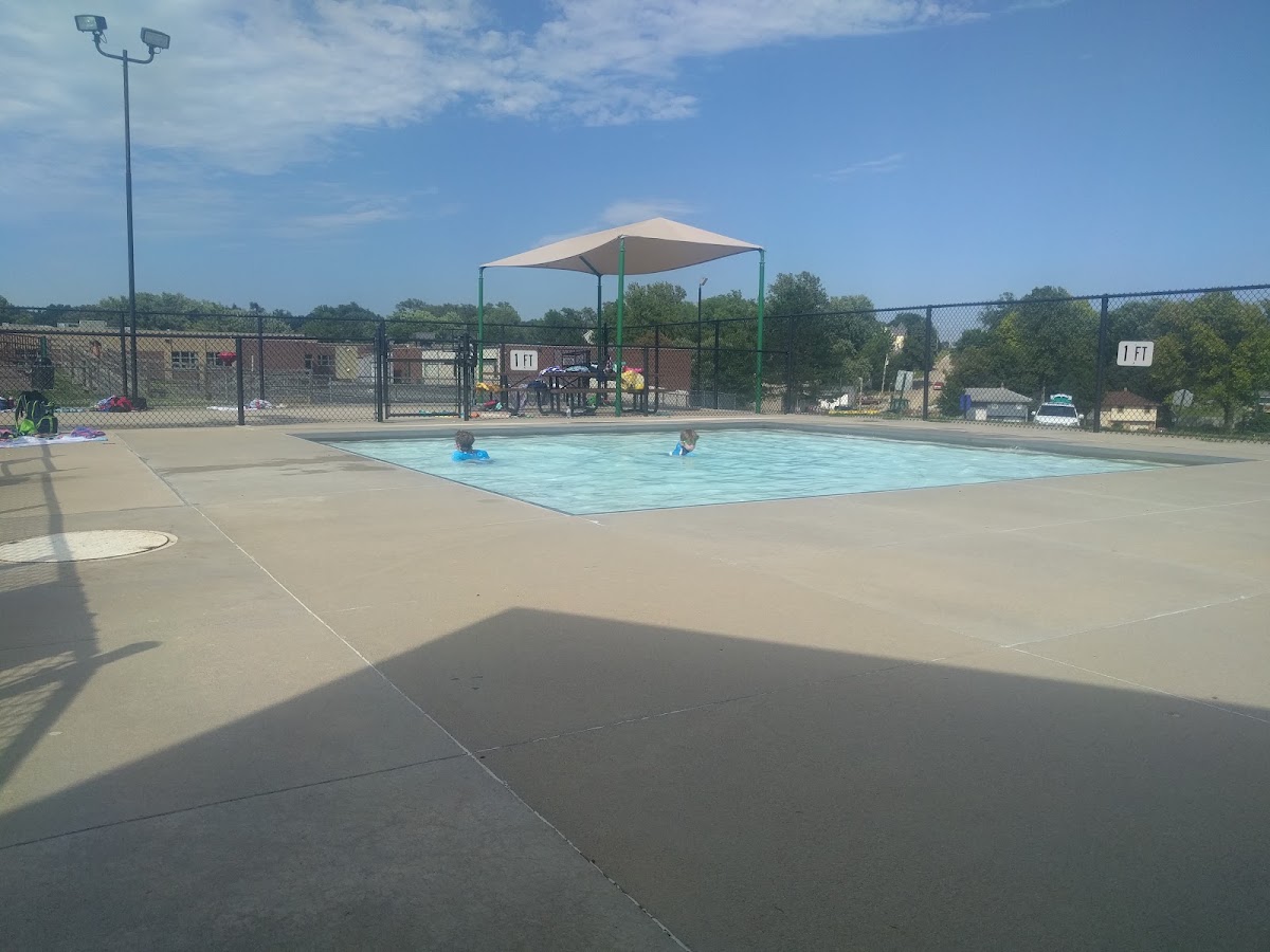 Elkhorn Traditional Pool
