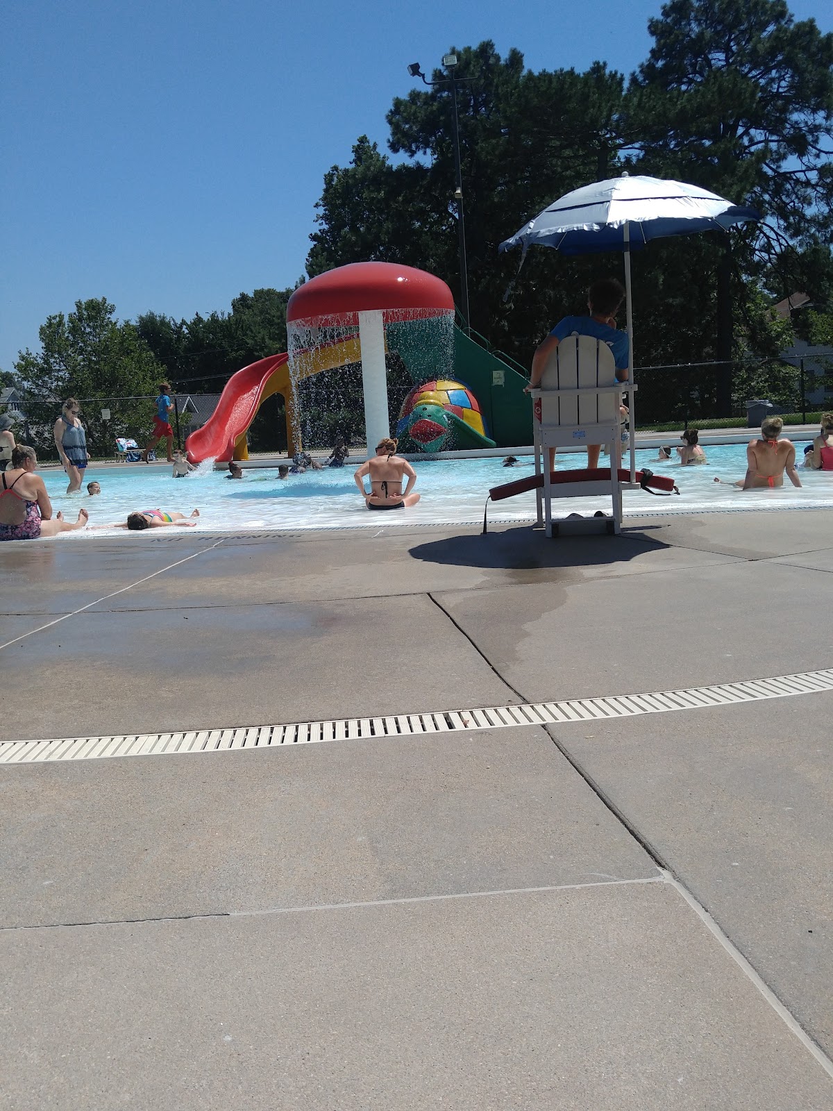Hanscom Park Swimming Pool