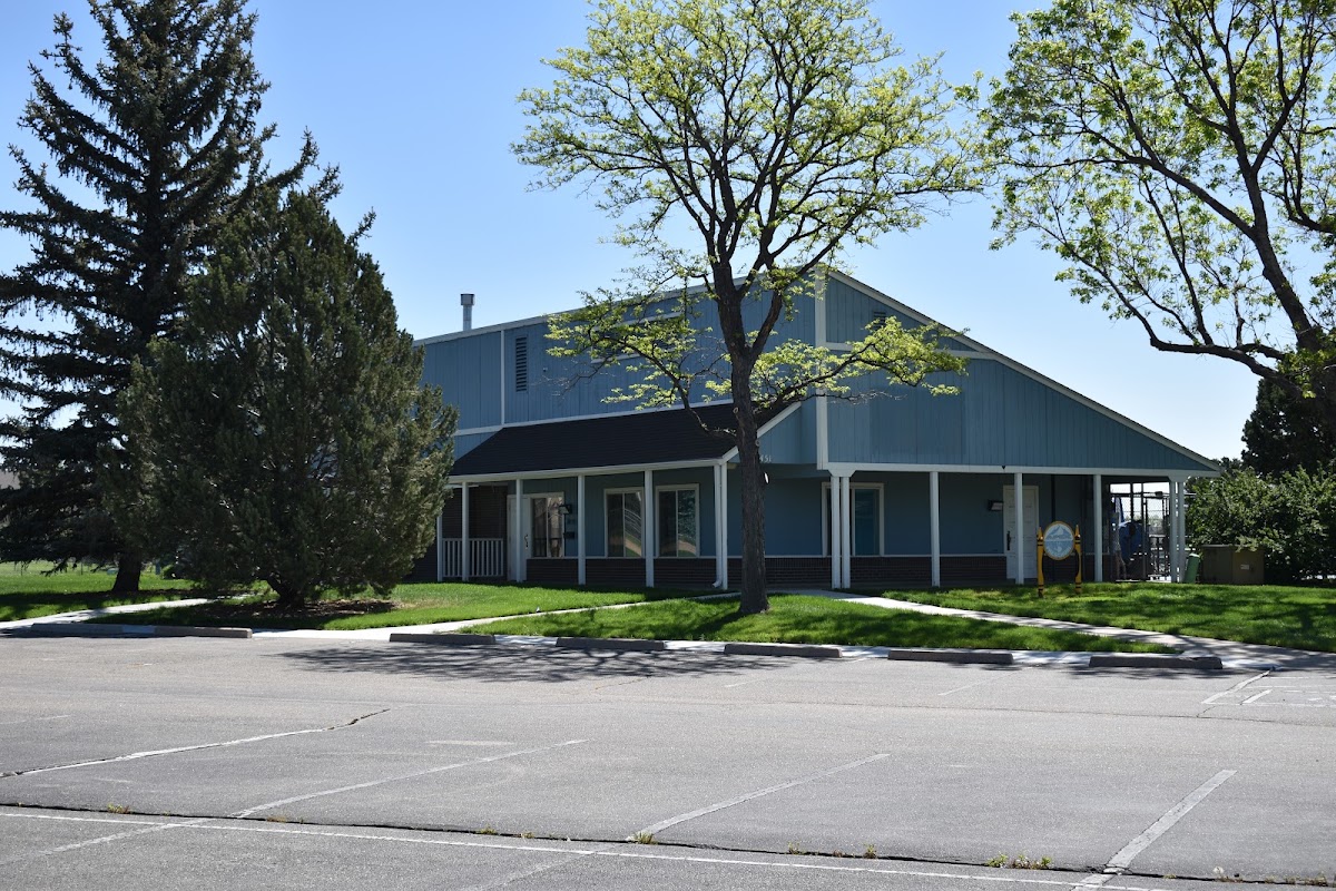 Lake Arbor Center and Outdoor Pool