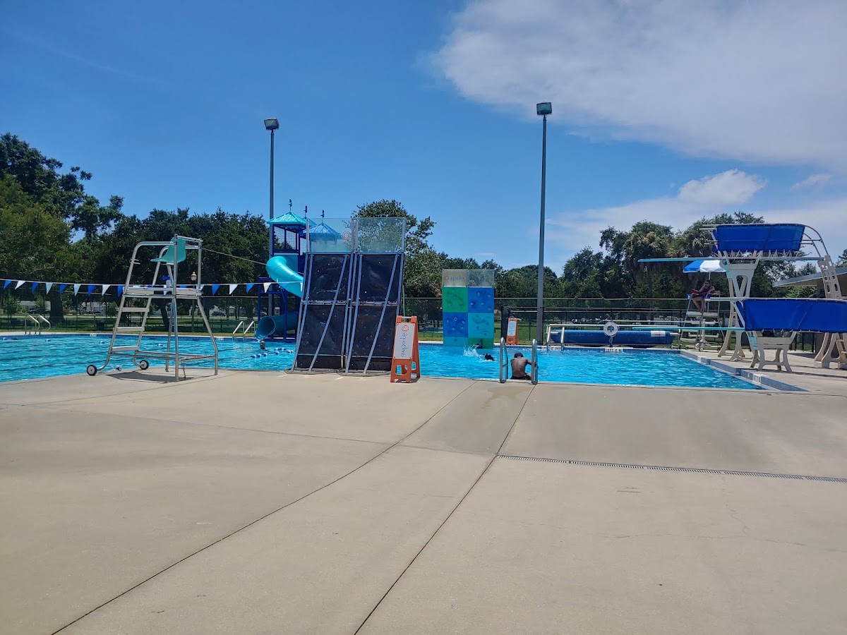 Lake Vista Pool