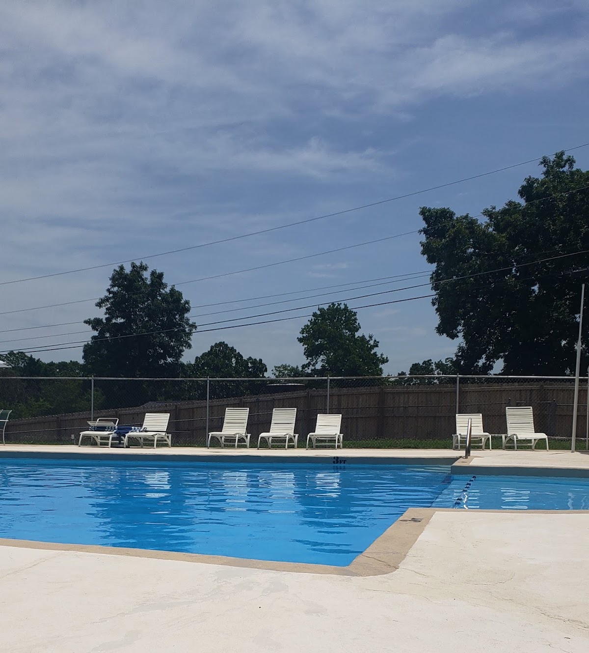 Lakeshore Pool