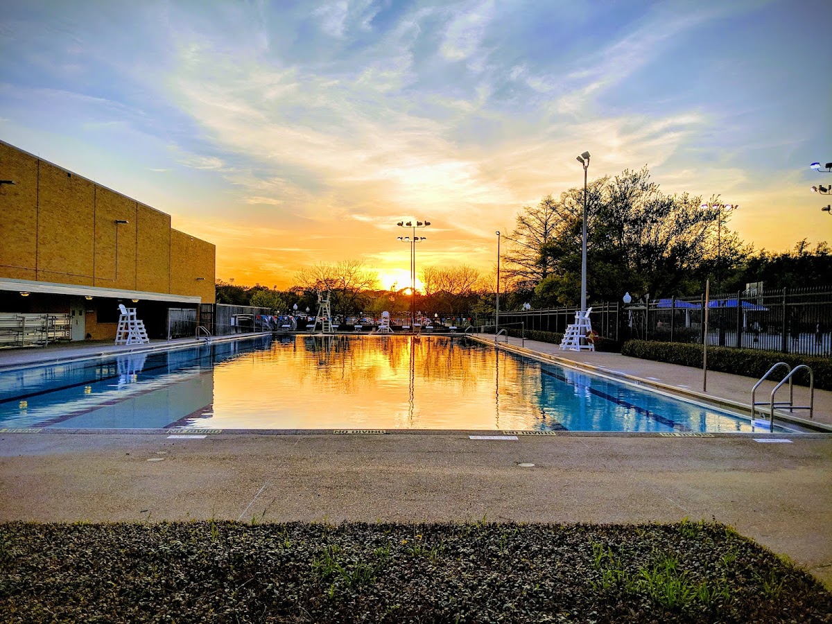 MAC Swimming pool