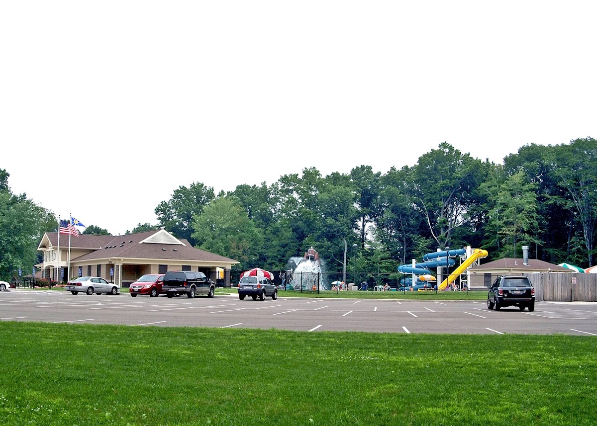 Maca Aquatic Center (Maca Pool)
