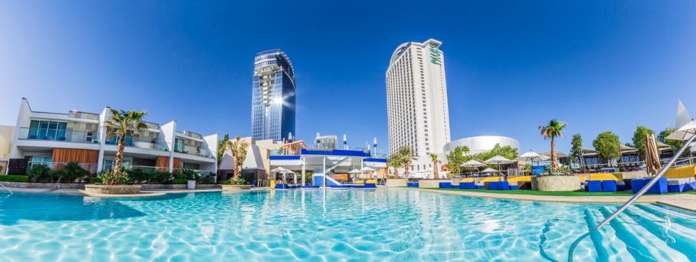 Palms Pool