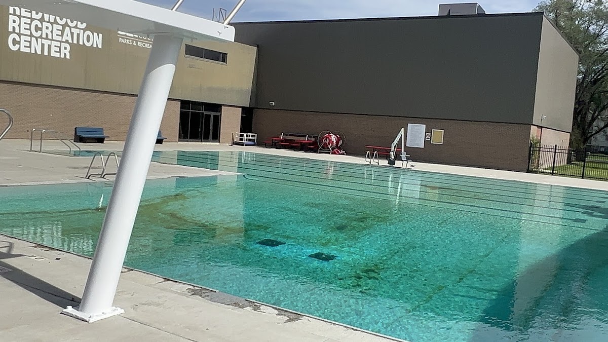 Redwood Recreation Swimming Pool