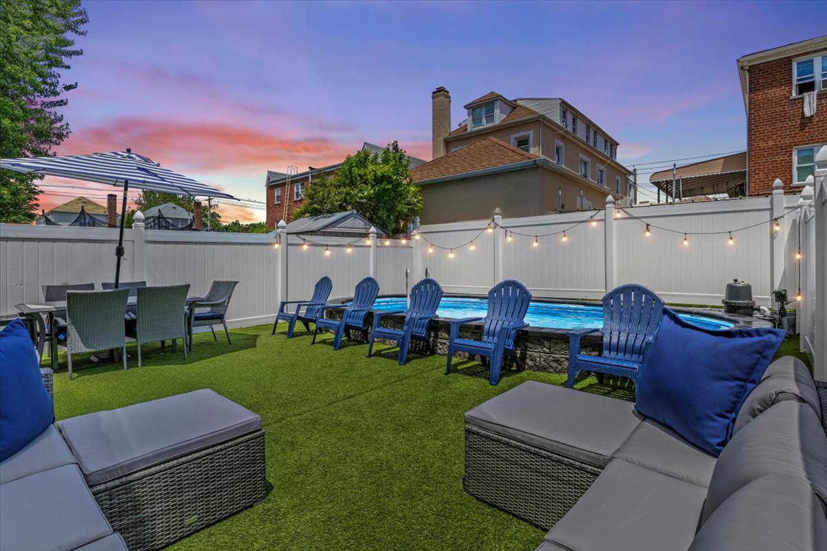 Swimply-Throggs Neck Geo Pool Lounge