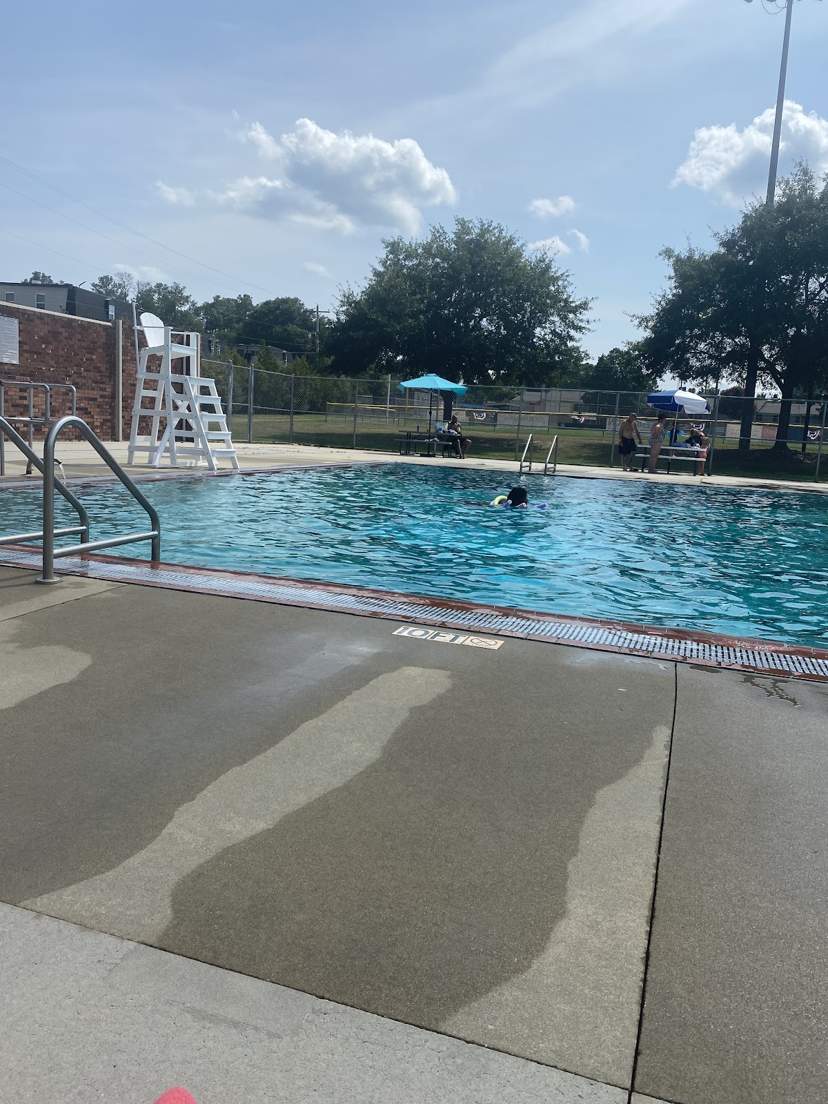 Trenholm Park-swimming pool