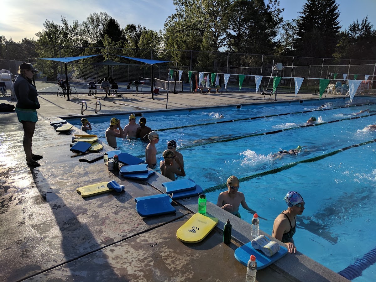 Village Green Pool & Tennis Courts