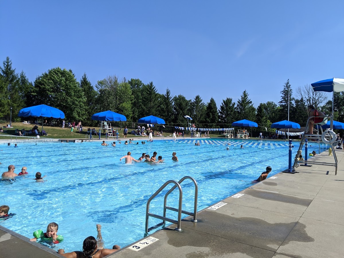Waveny Swimming Pool for New Canaan Residents