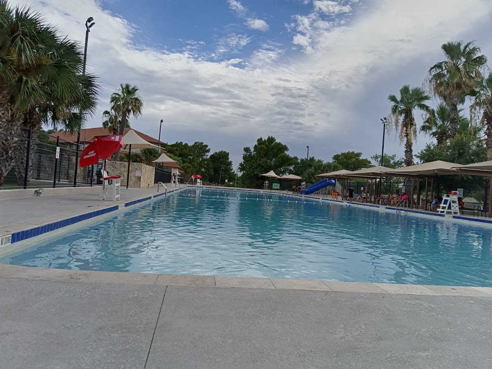Woodlawn Lake Park Public Pool
